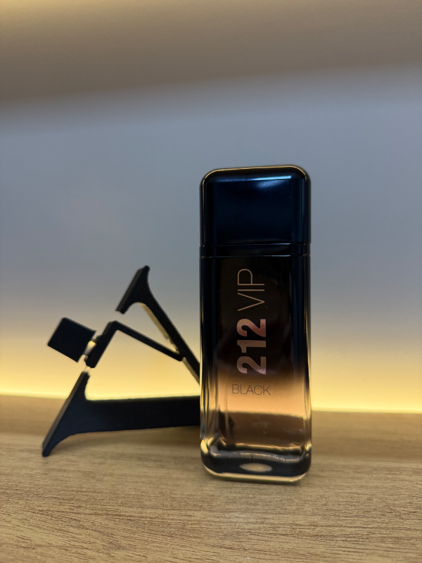 Decant 212 VIP Black Carolina Herrera