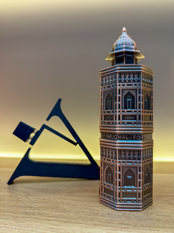 Decant Mughal Fort Niche Emarati by Lattafa